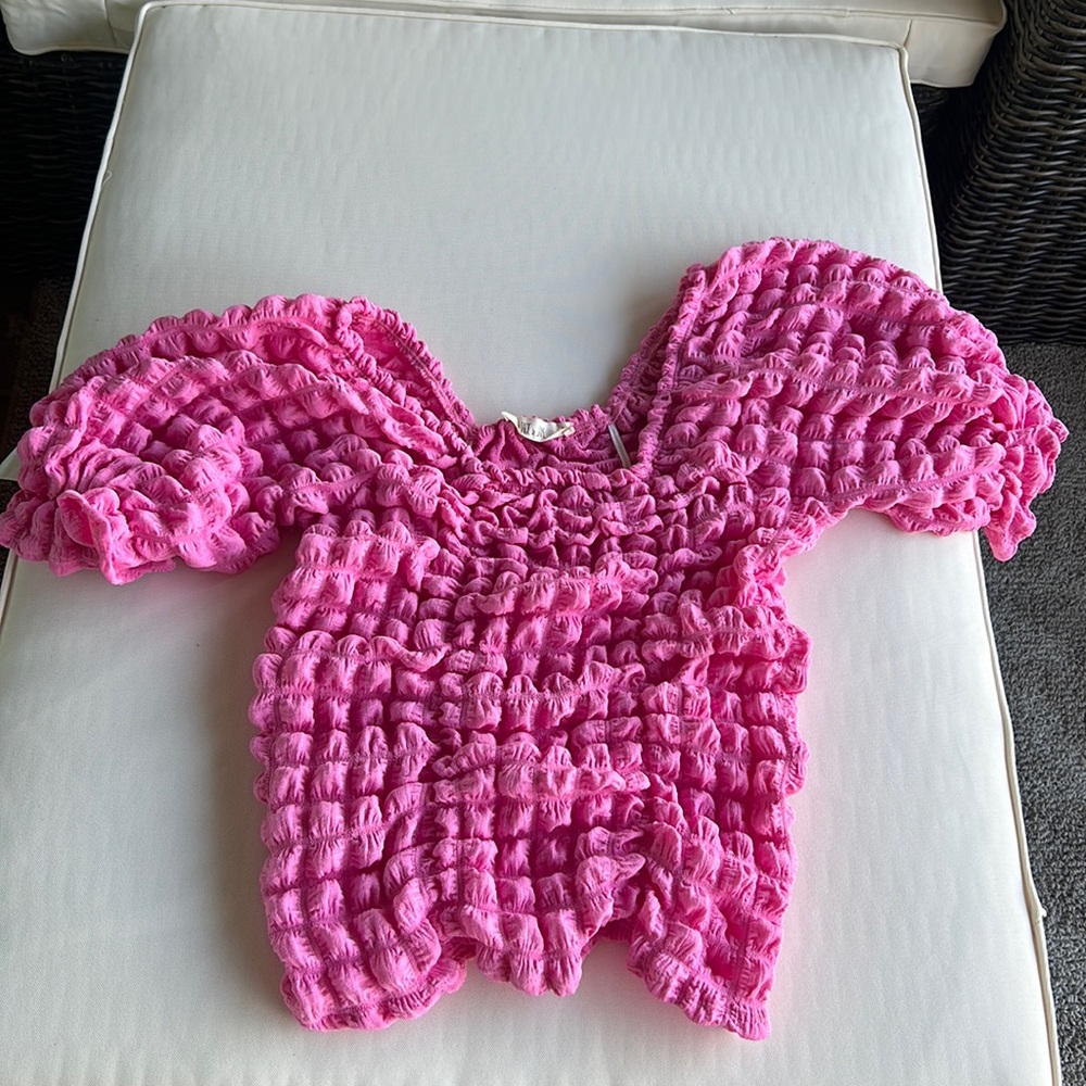 Pink short sleeve bubble top
